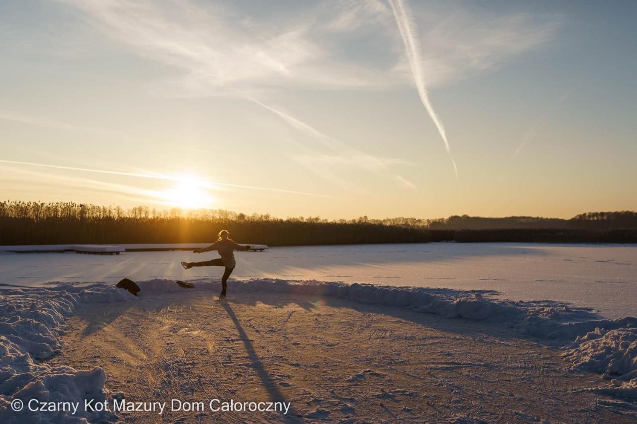 Czarny Kot Mazury Dom Caloroczny Villa Malkinie Kültér fotó