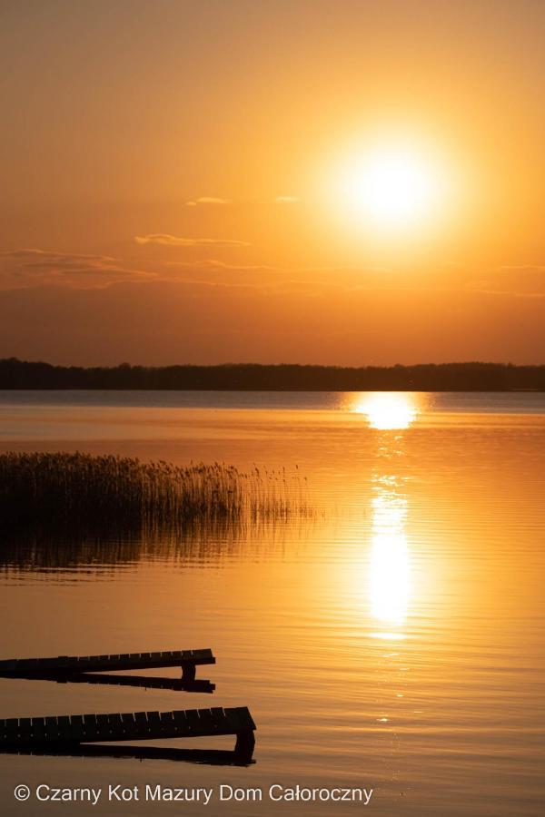 Czarny Kot Mazury Dom Caloroczny Villa Malkinie Kültér fotó