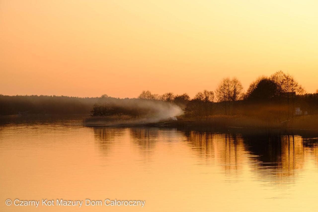 Czarny Kot Mazury Dom Caloroczny Villa Malkinie Kültér fotó